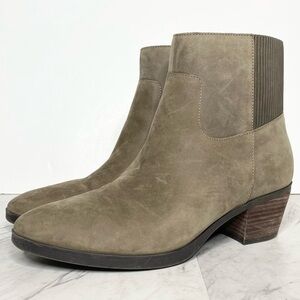 Vionic Shantelle Gray Green Nubuck Bootie 9